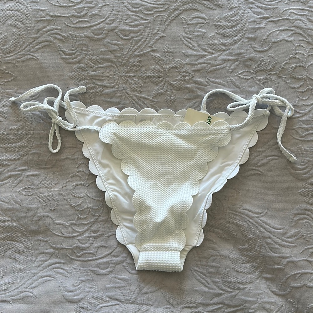 🤍White Scalloped Aerie Bikini Bottoms🤍 size Small